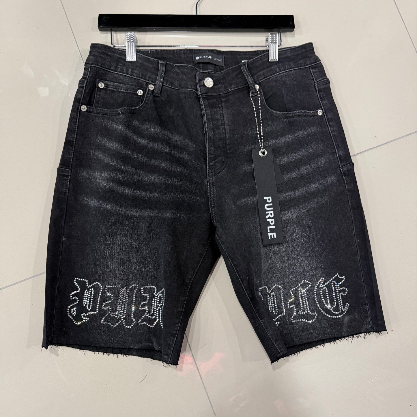 Purple Short Negro con Logo en Brillo