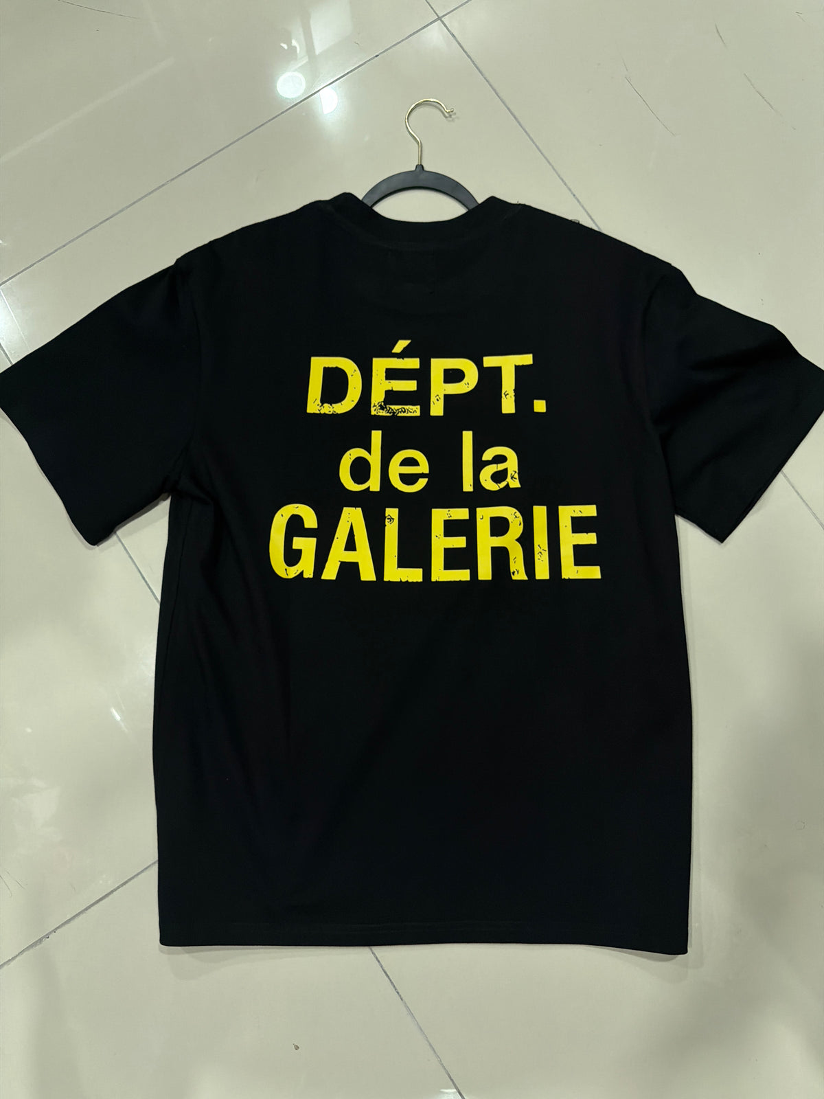 Gallery negra amarillo