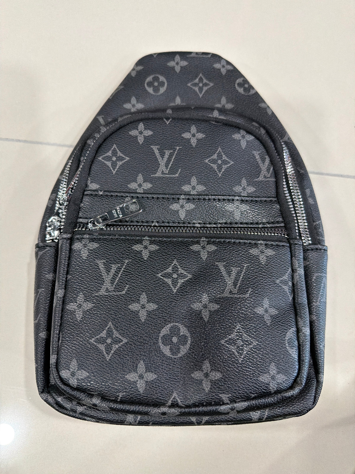 Lv cartera mediana pecho