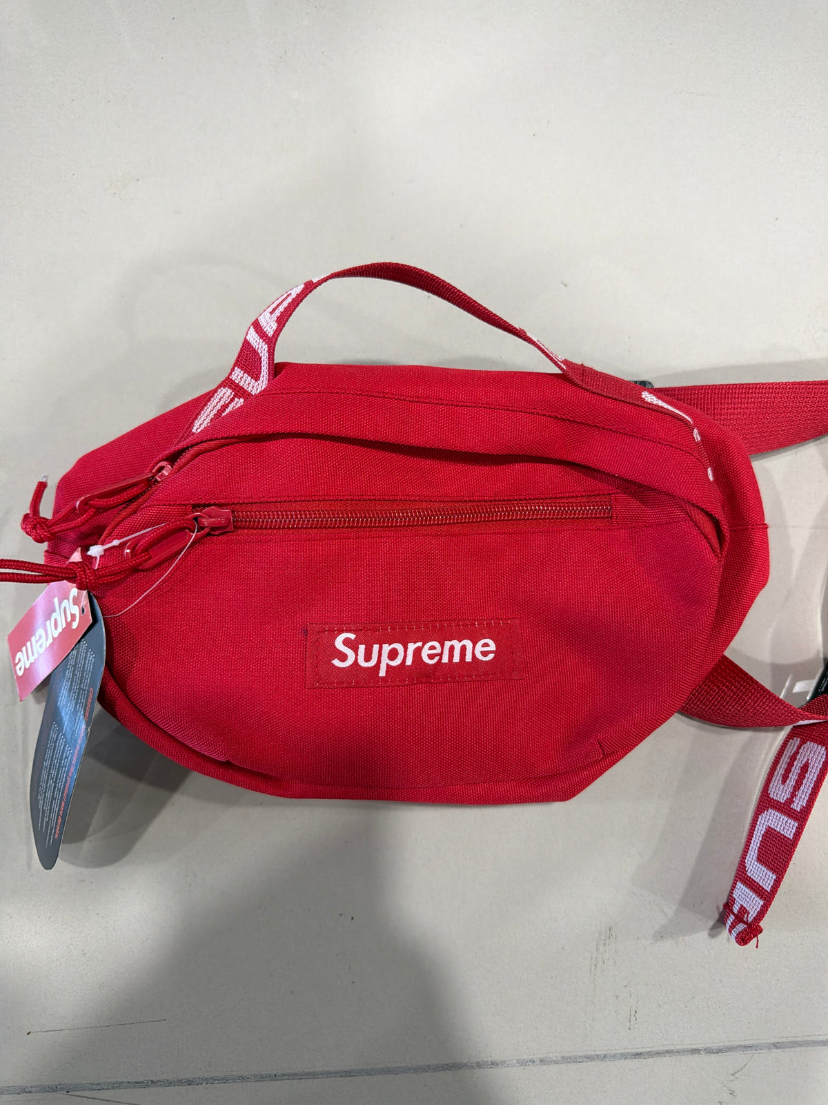 Cartera supreme roja redonda tela