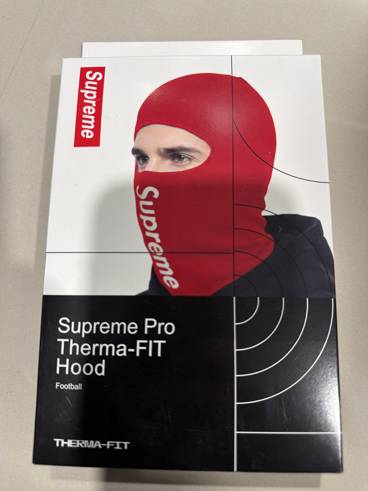 Nike Skimask supreme roja