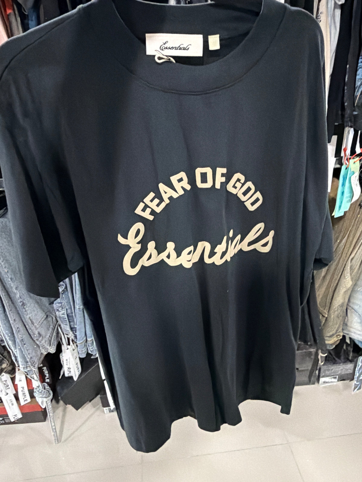 Essensials (tiene un rotito pequeño)