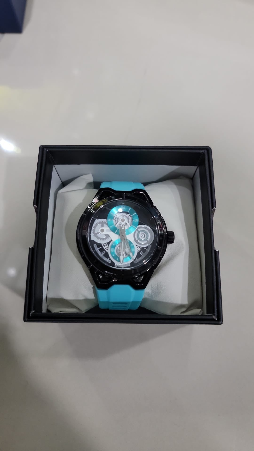 Reloj Negro y Aqua Original