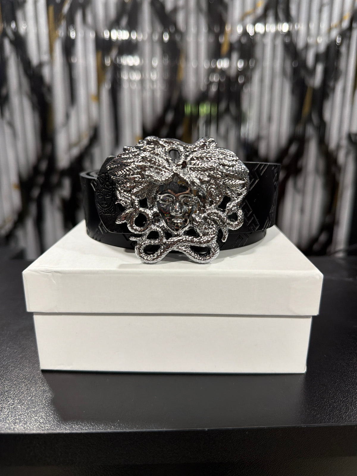Versace negra medusa chrome