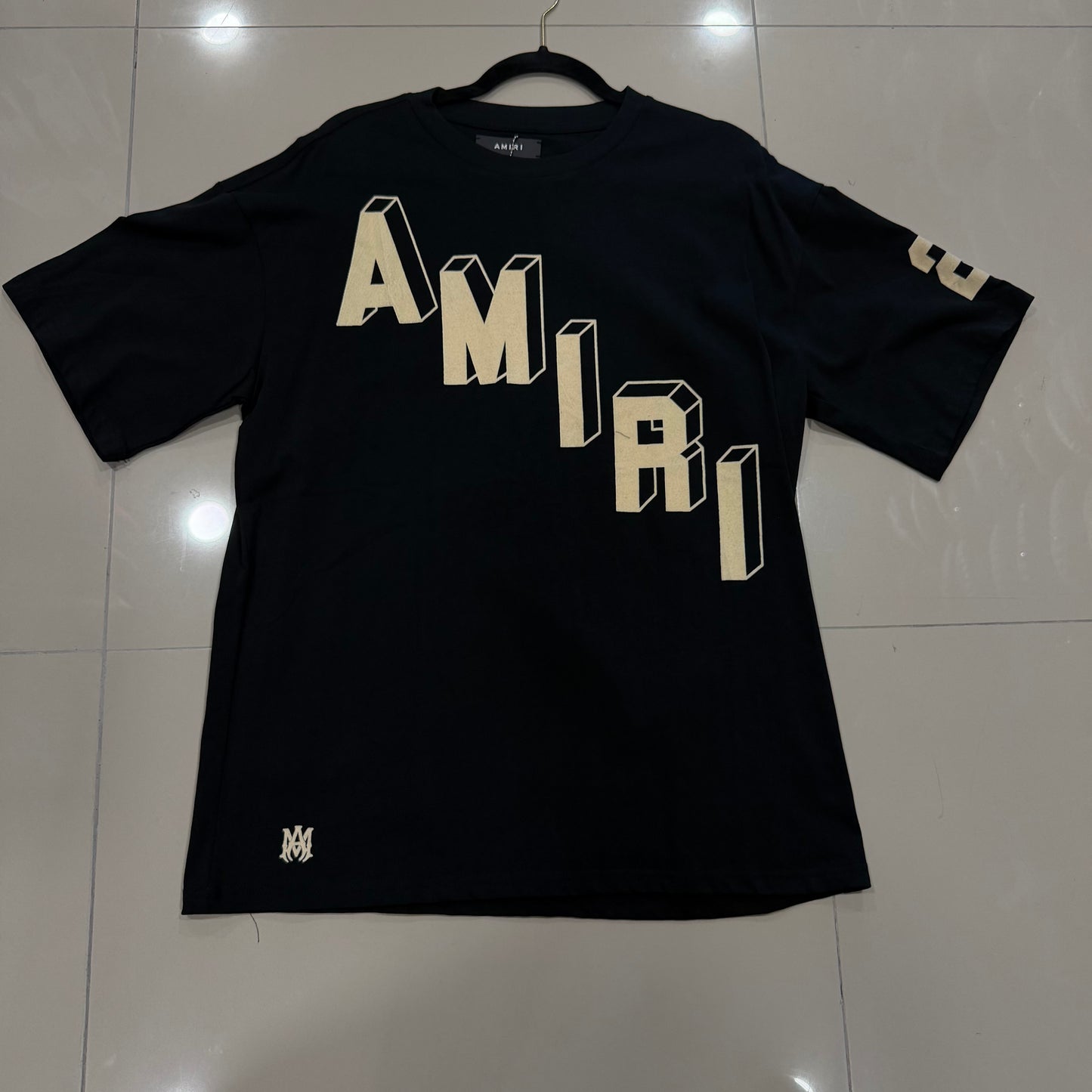 Amiri Letras Negra