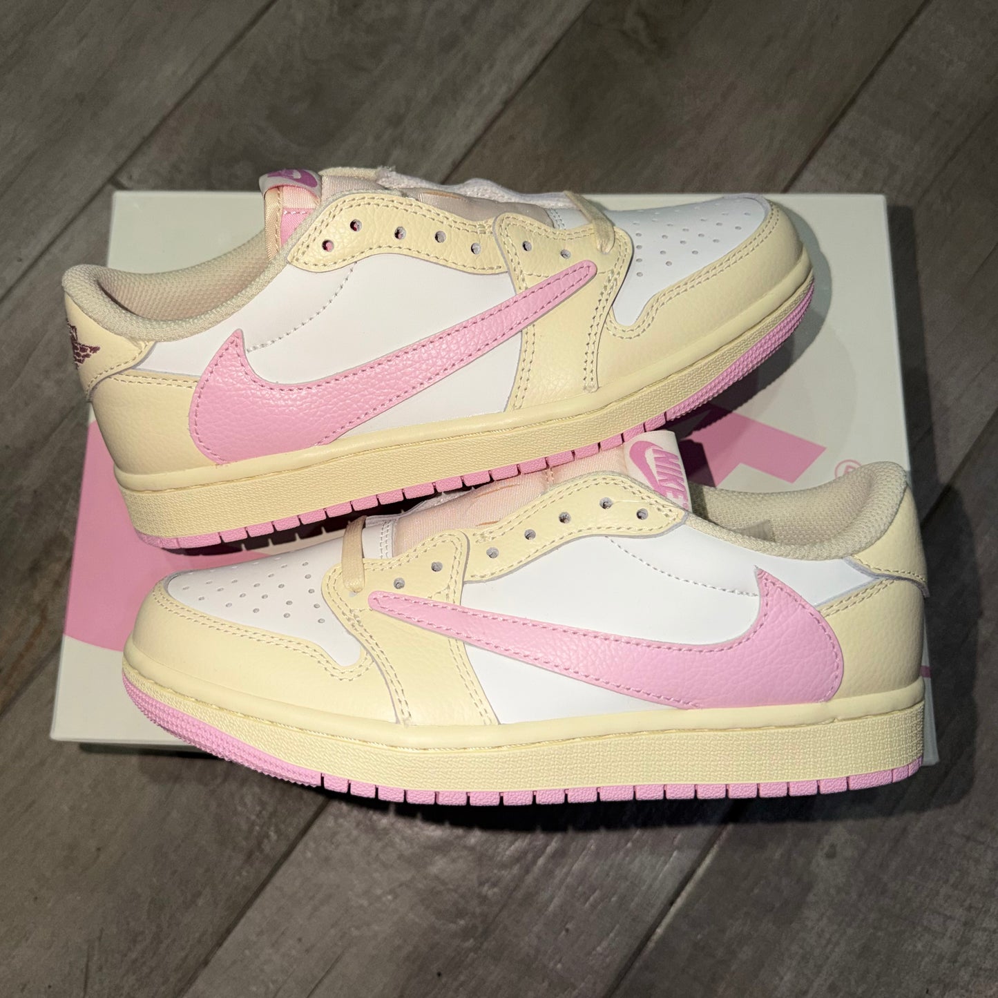 Jordan 1 Low Travis “Sky Pink”