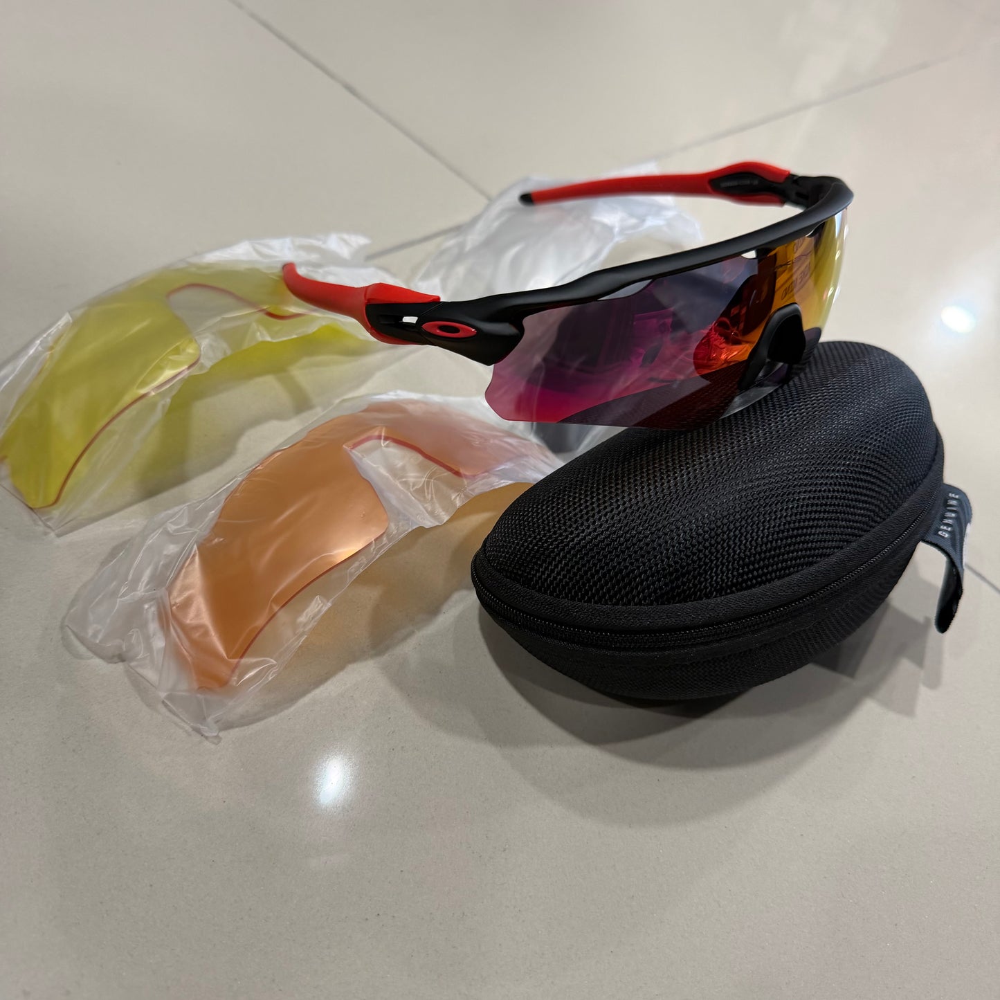OAKLEY 5 lentes roja negra