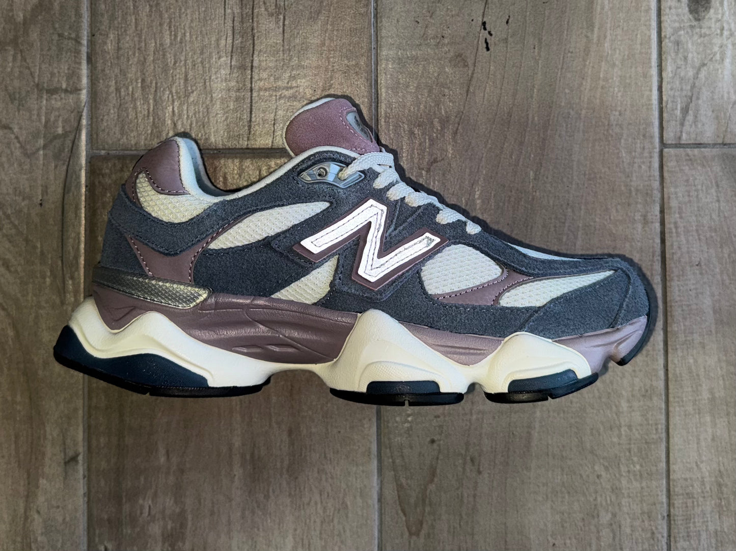 NB 9060 blue wine cream