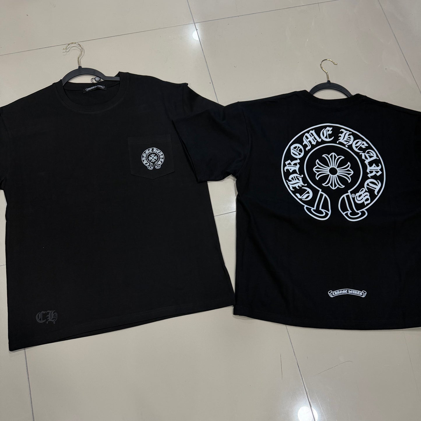 Camisa Chrome Hearts Negra con logo circular blanco y bolsillo