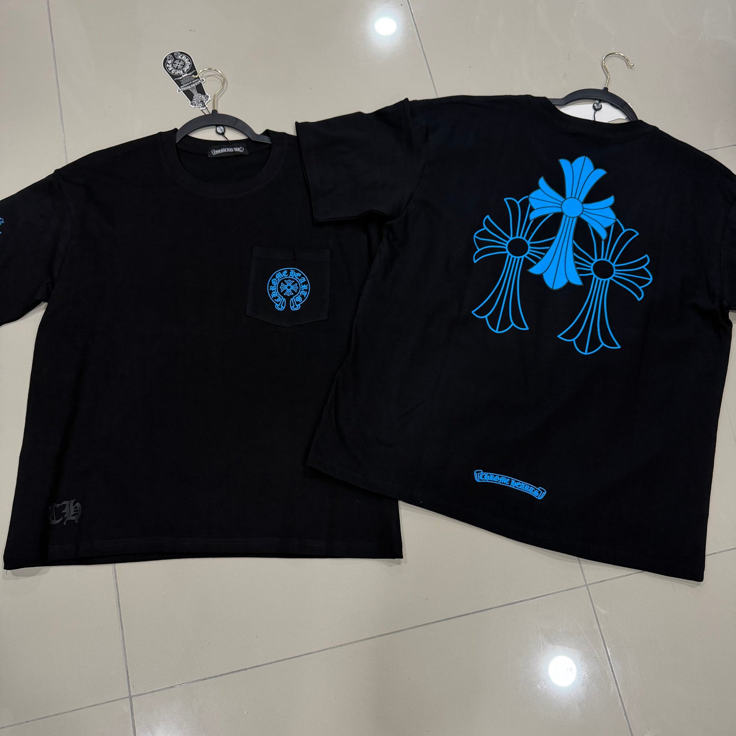 Camisa Chrome Hearts Negra con tres cruces azules y bolsillo