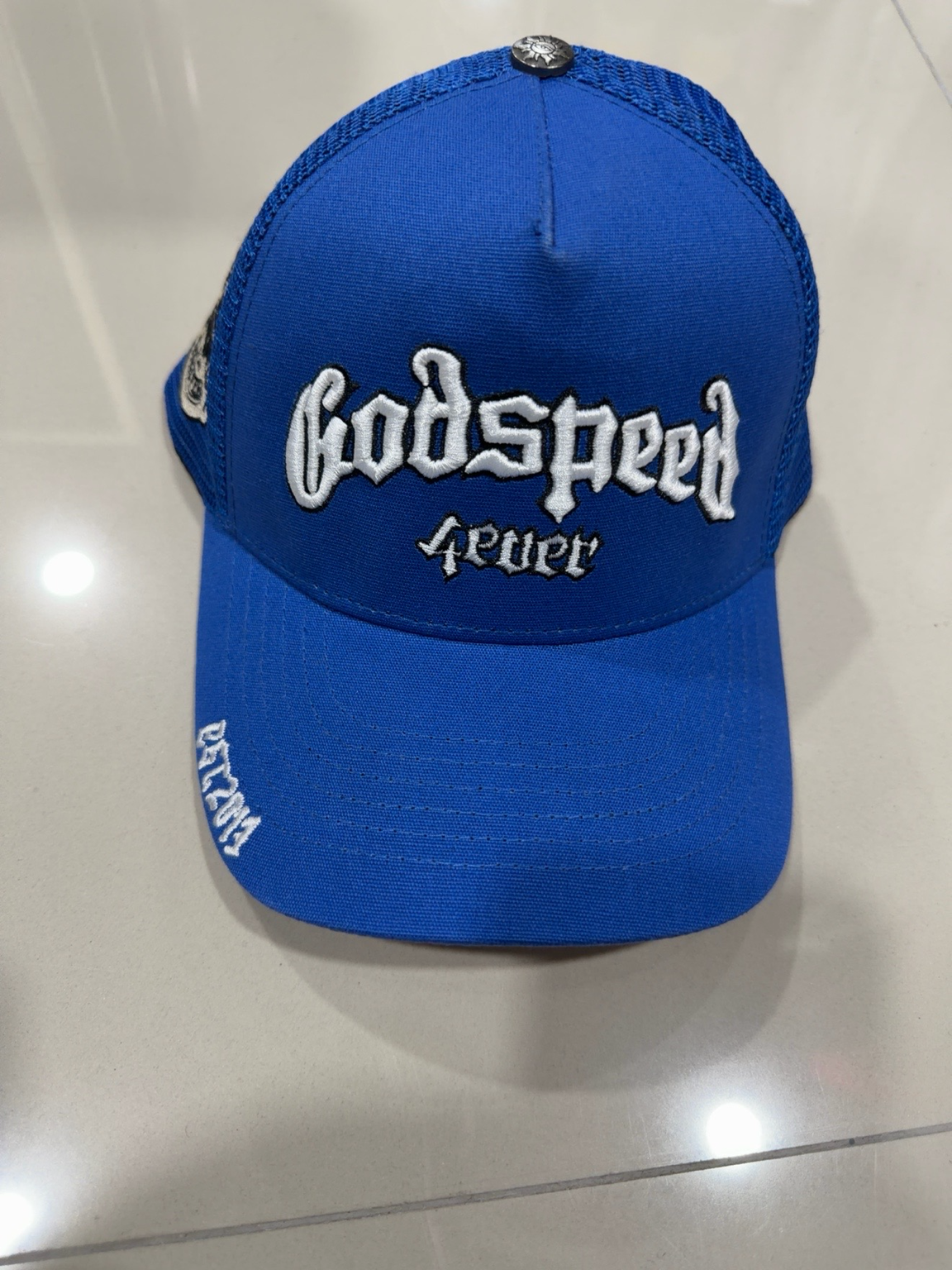 Godspeed Secret azul rey con bordado blanco y borde negro