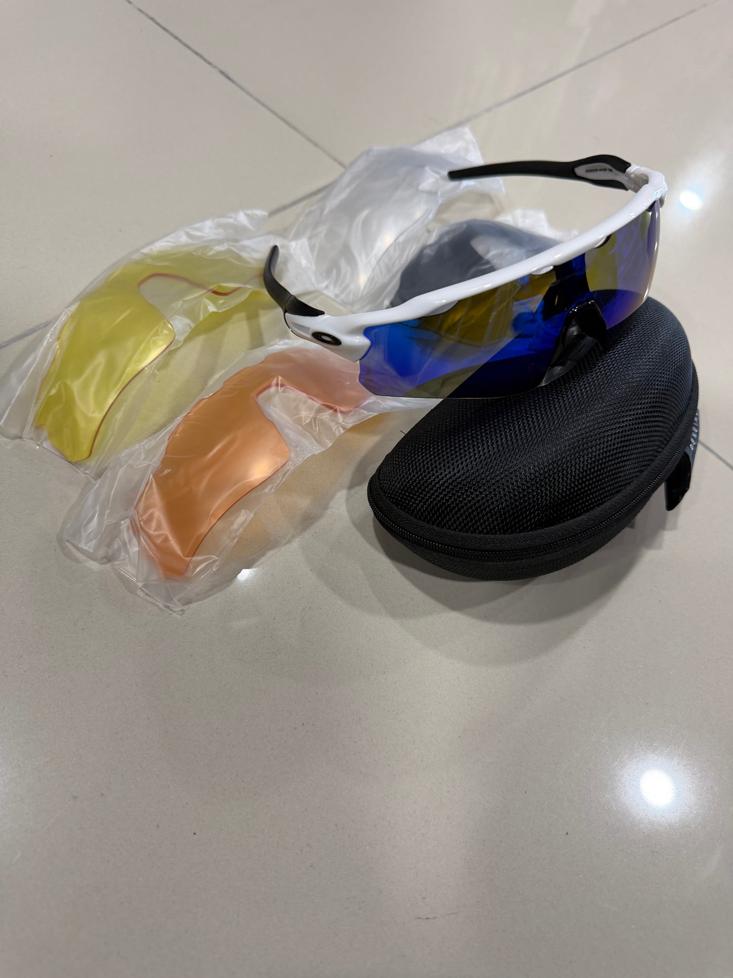 OAKLEY 5 lentes negra blanca negro