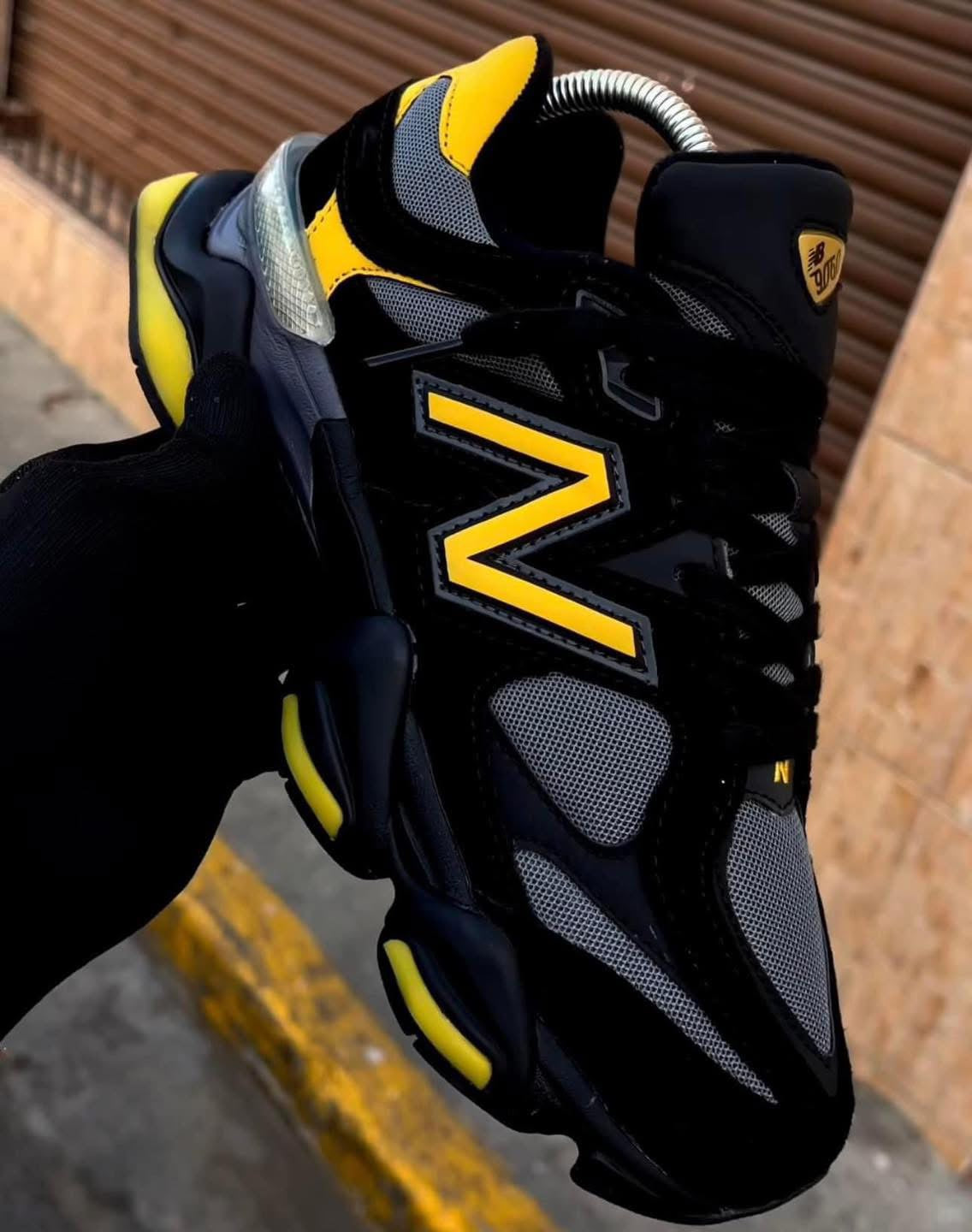 New Blance 9060 black and yellow (A LA MANO)