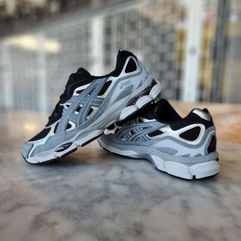 ASICS gray and black (A LA MANO)