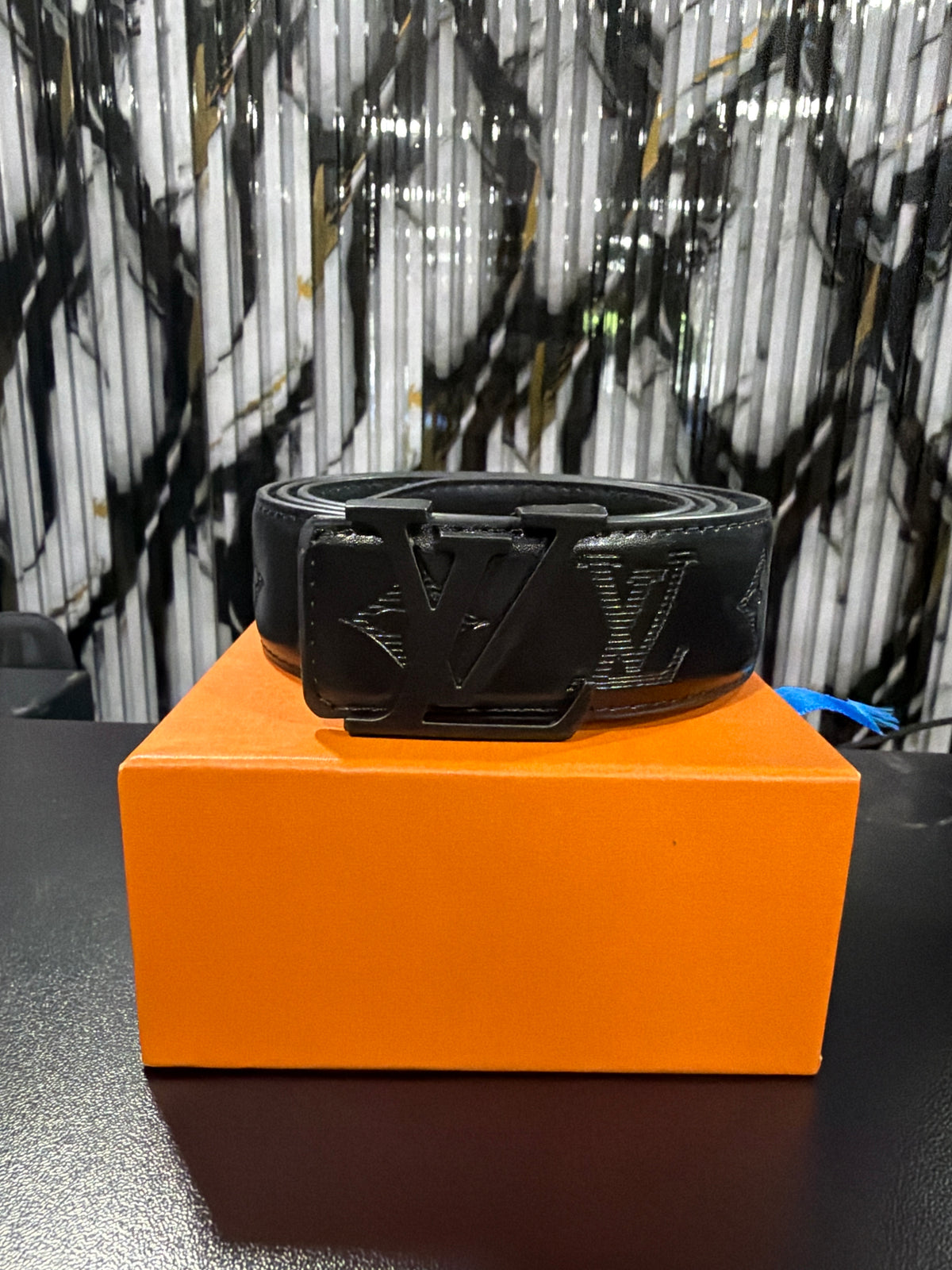 LV BLACK CUERO