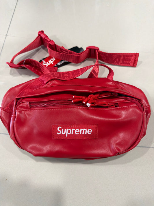 Cartera supreme roja redonda cuero