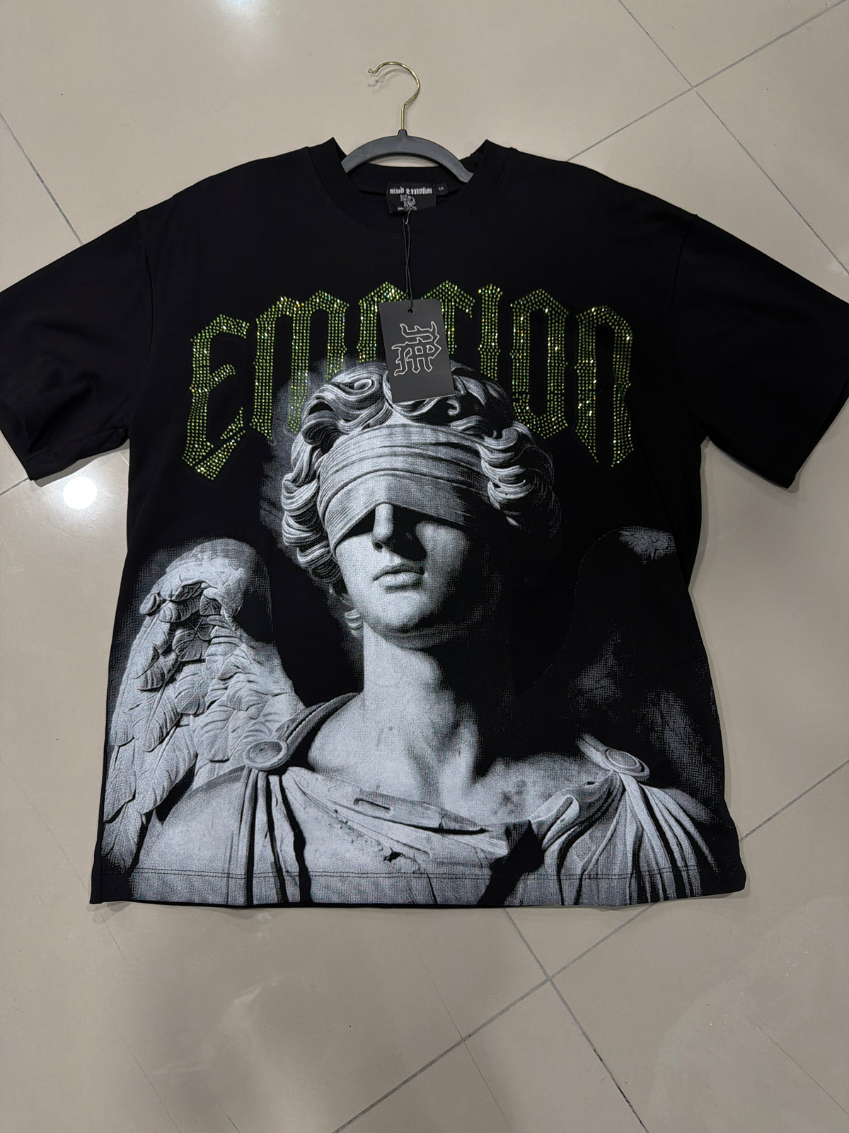 Mixed emotion estatua verde