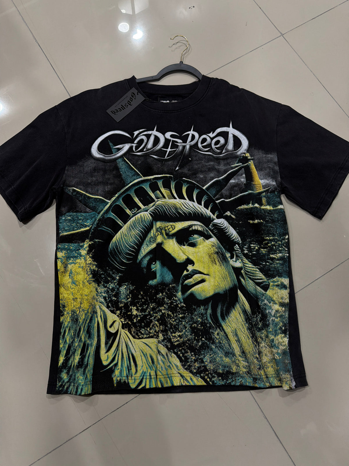 Godspeed estatua 2