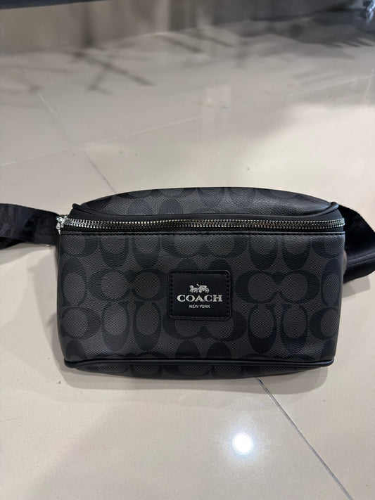 Coach Fannypack negra 4