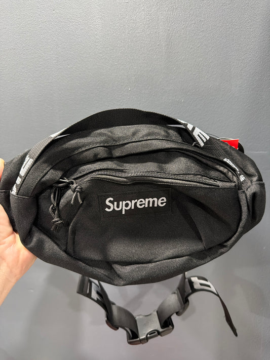 Cartera supreme negra redonda tela