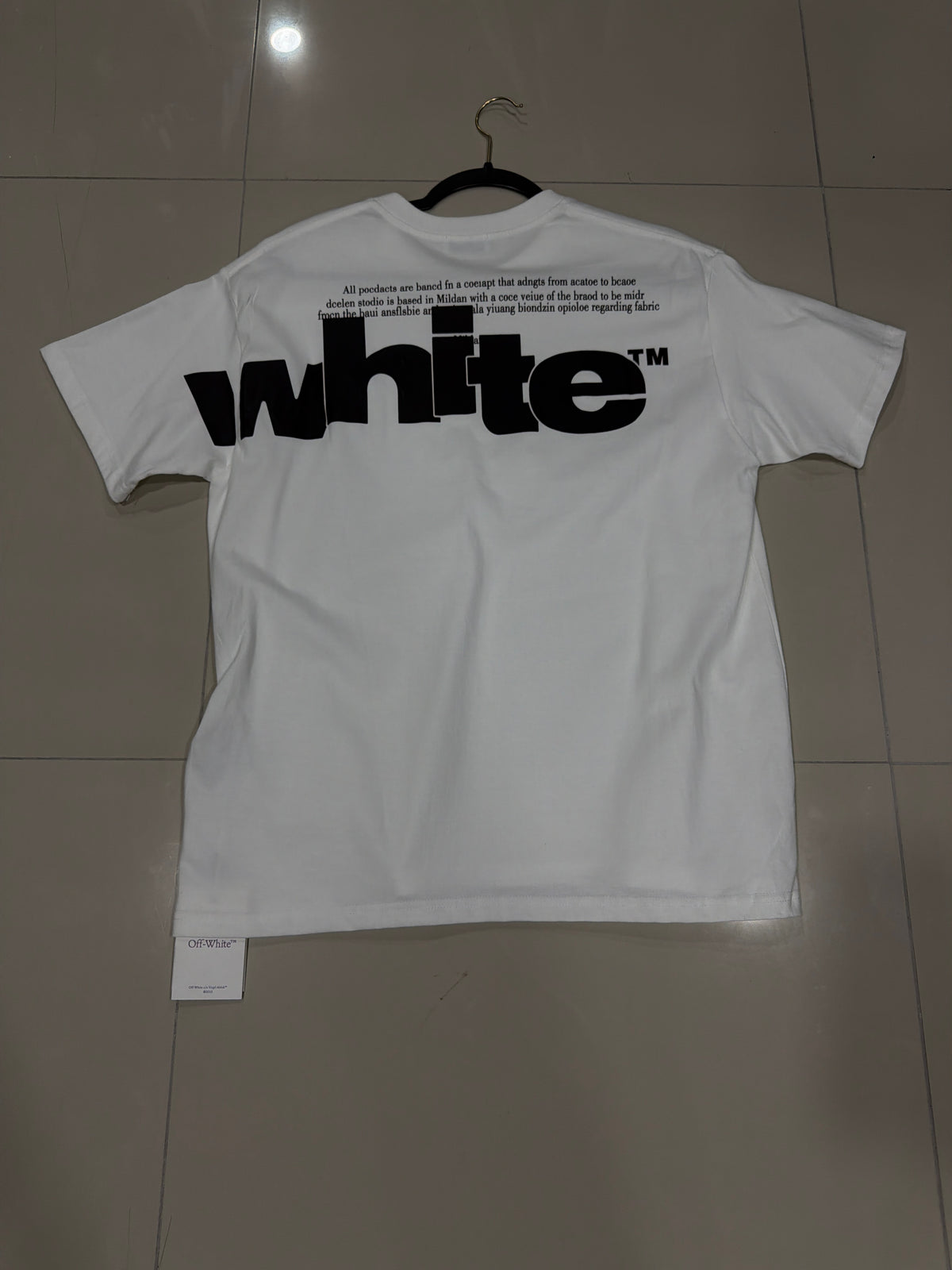 Off white white escrito