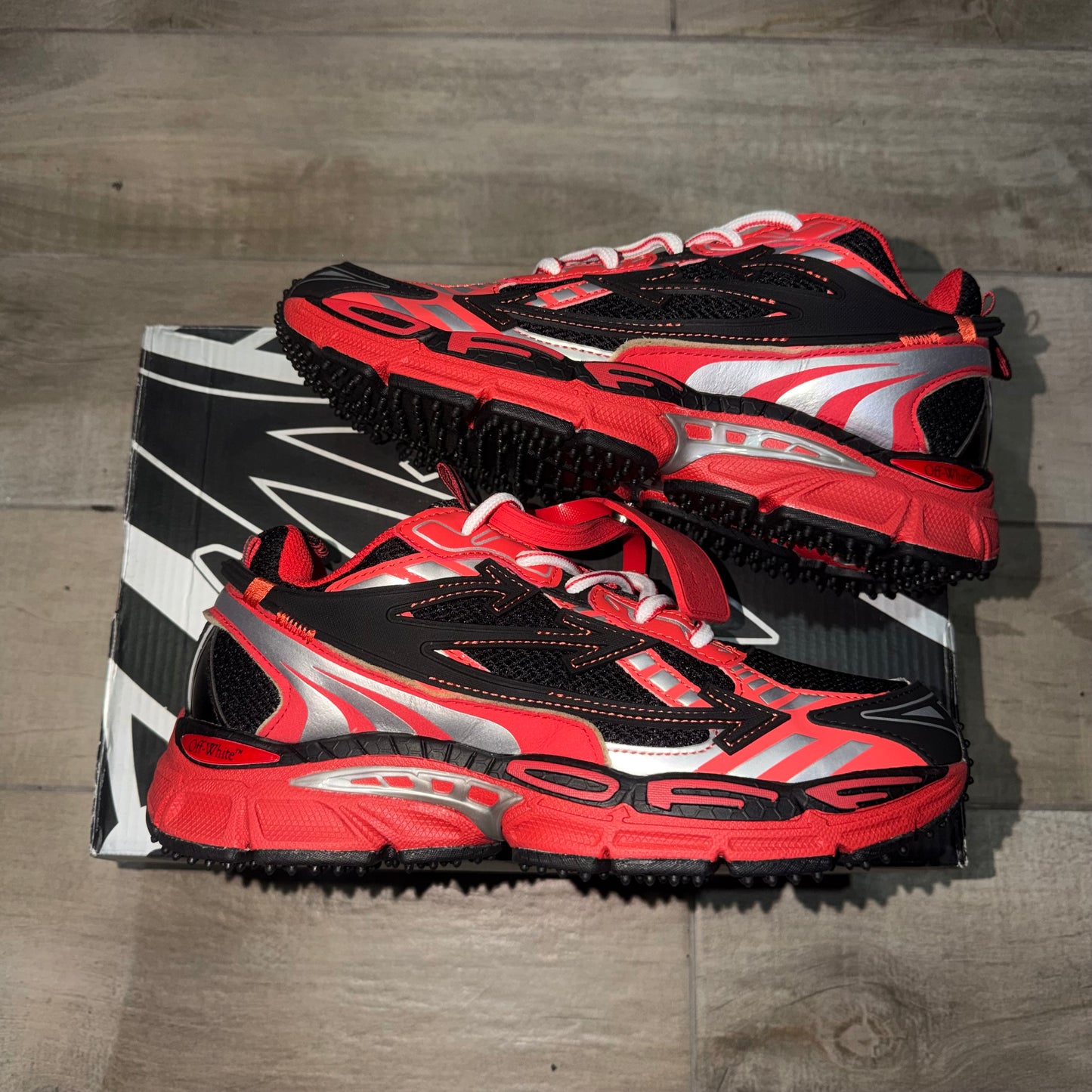 OFF WHITE BLACK RED