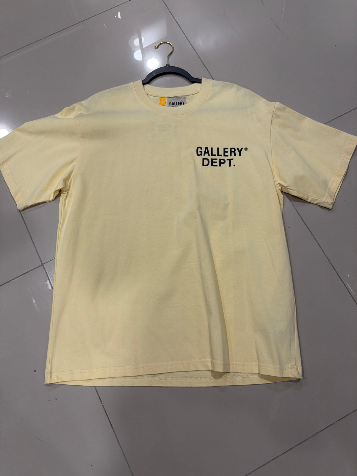 Gallery crema negra