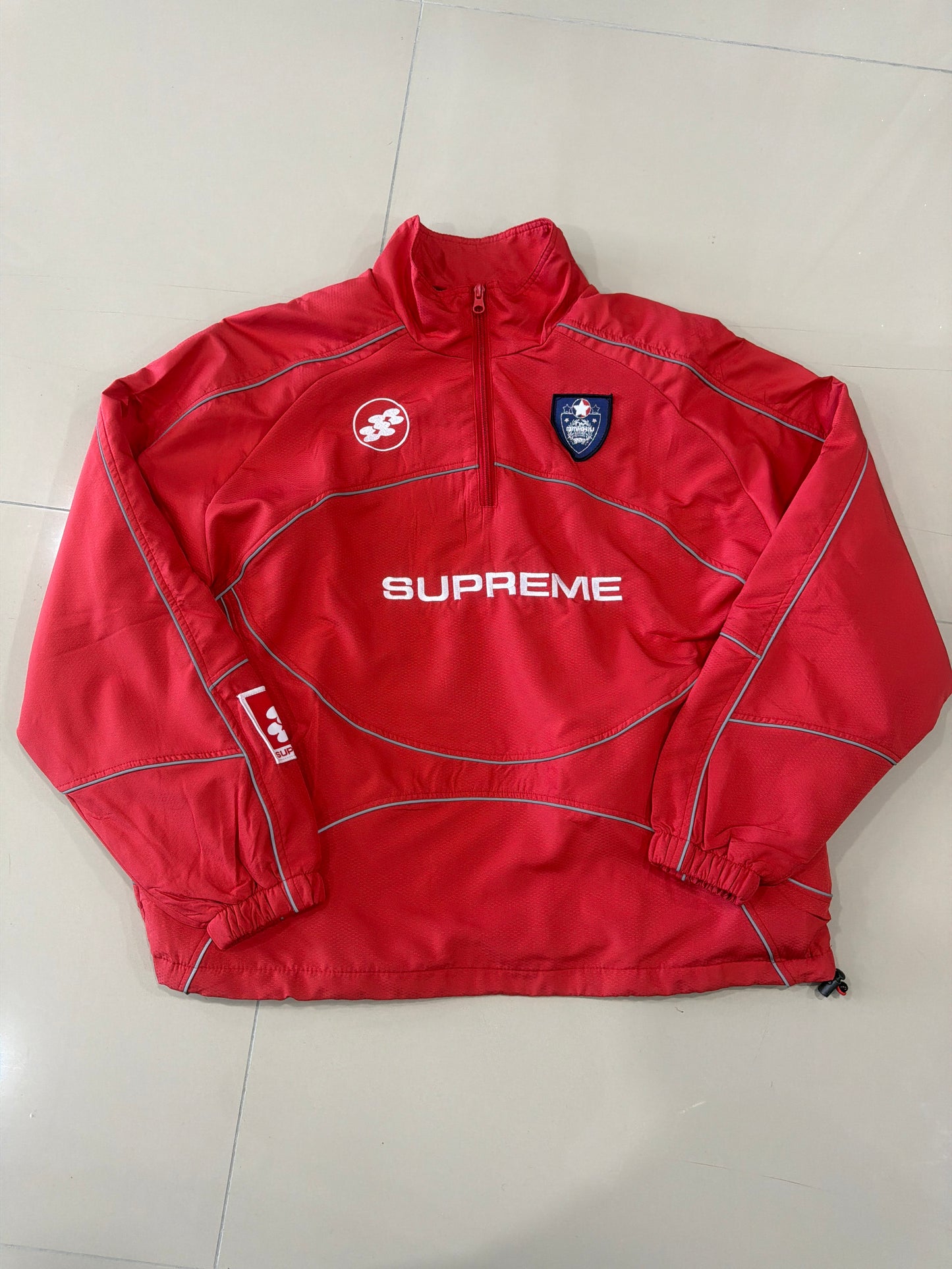 ABRIGO SUPREME ROJO SOLO