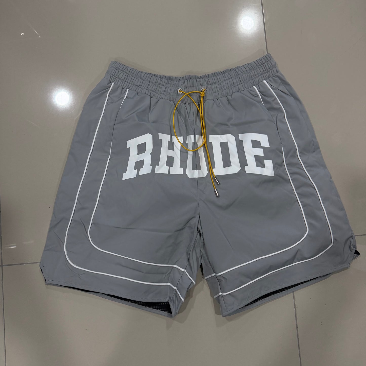 Shorts Rhude Gris y Blanco