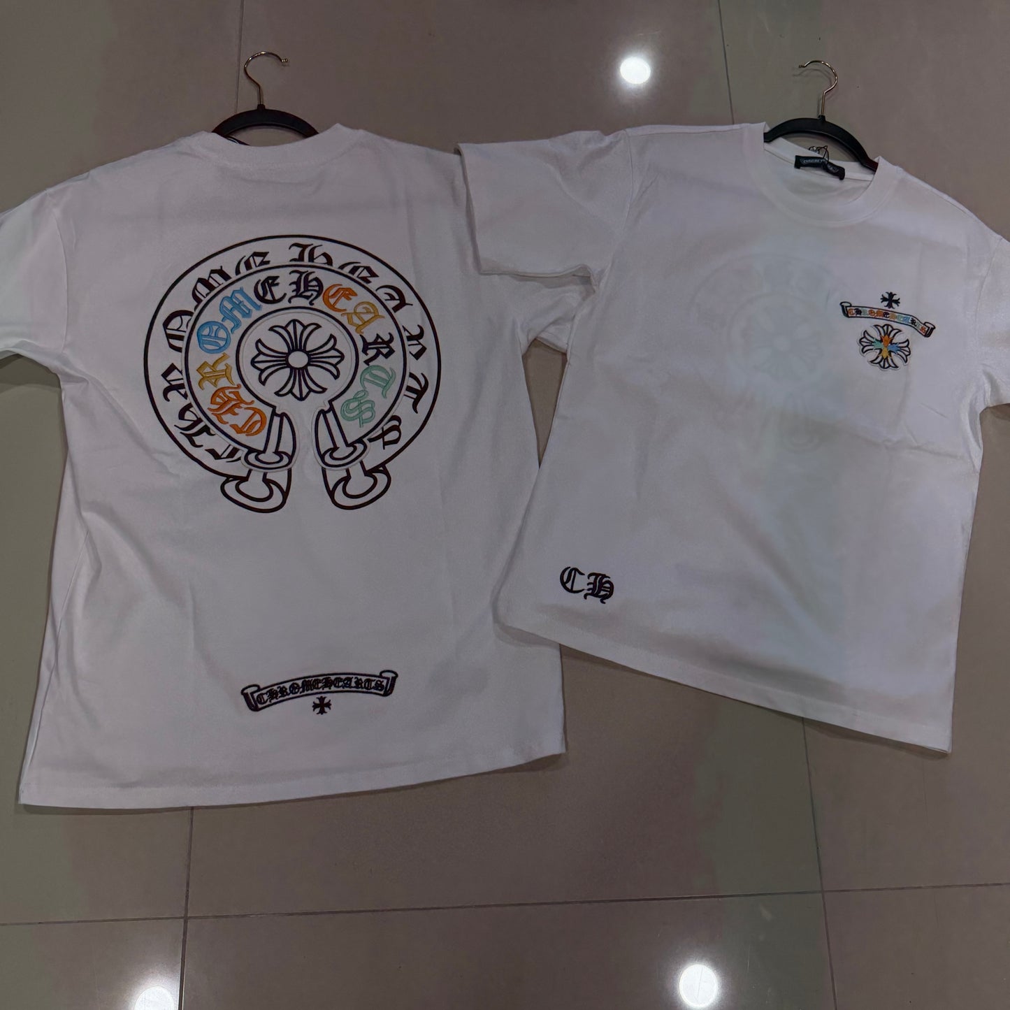 Camisa Chrome Hearts Blanca con logo circular multicolor