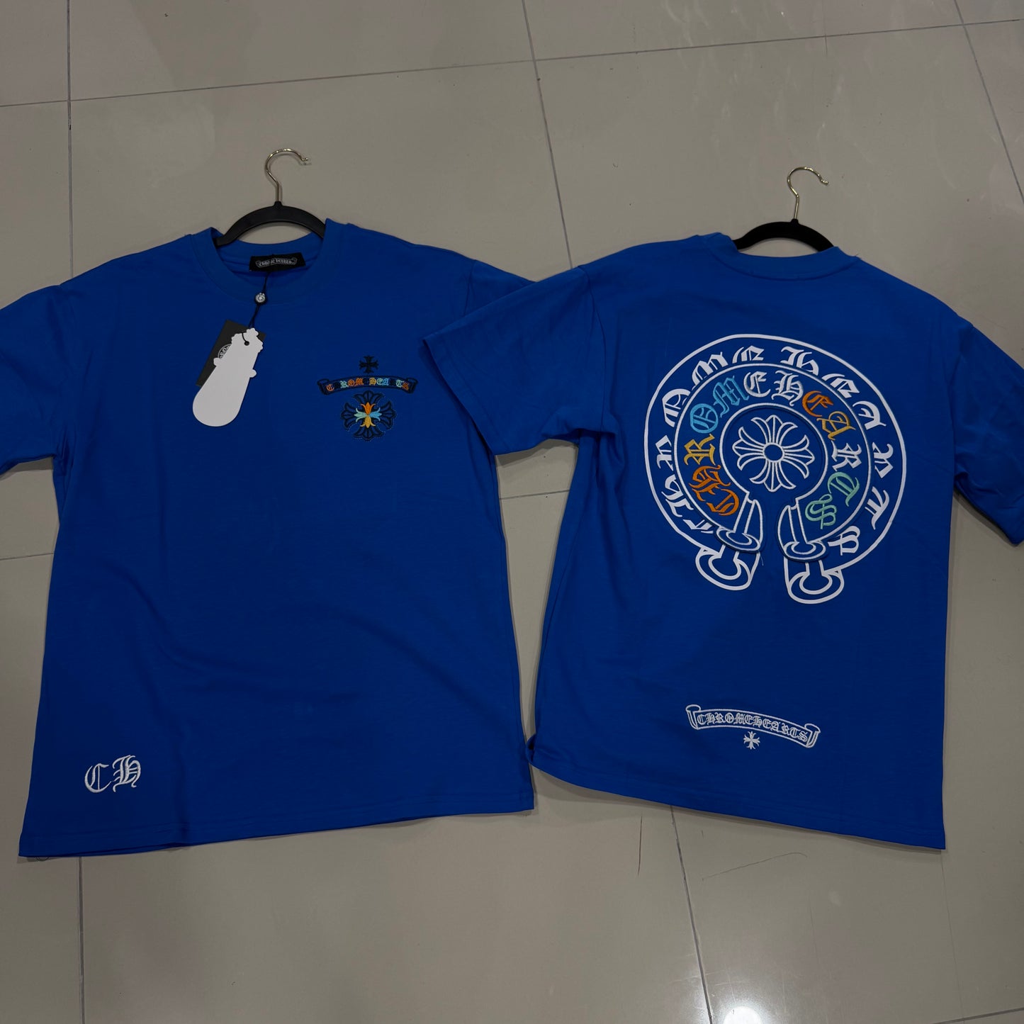 Camisa Chrome Hearts Azul con logo circular multicolor