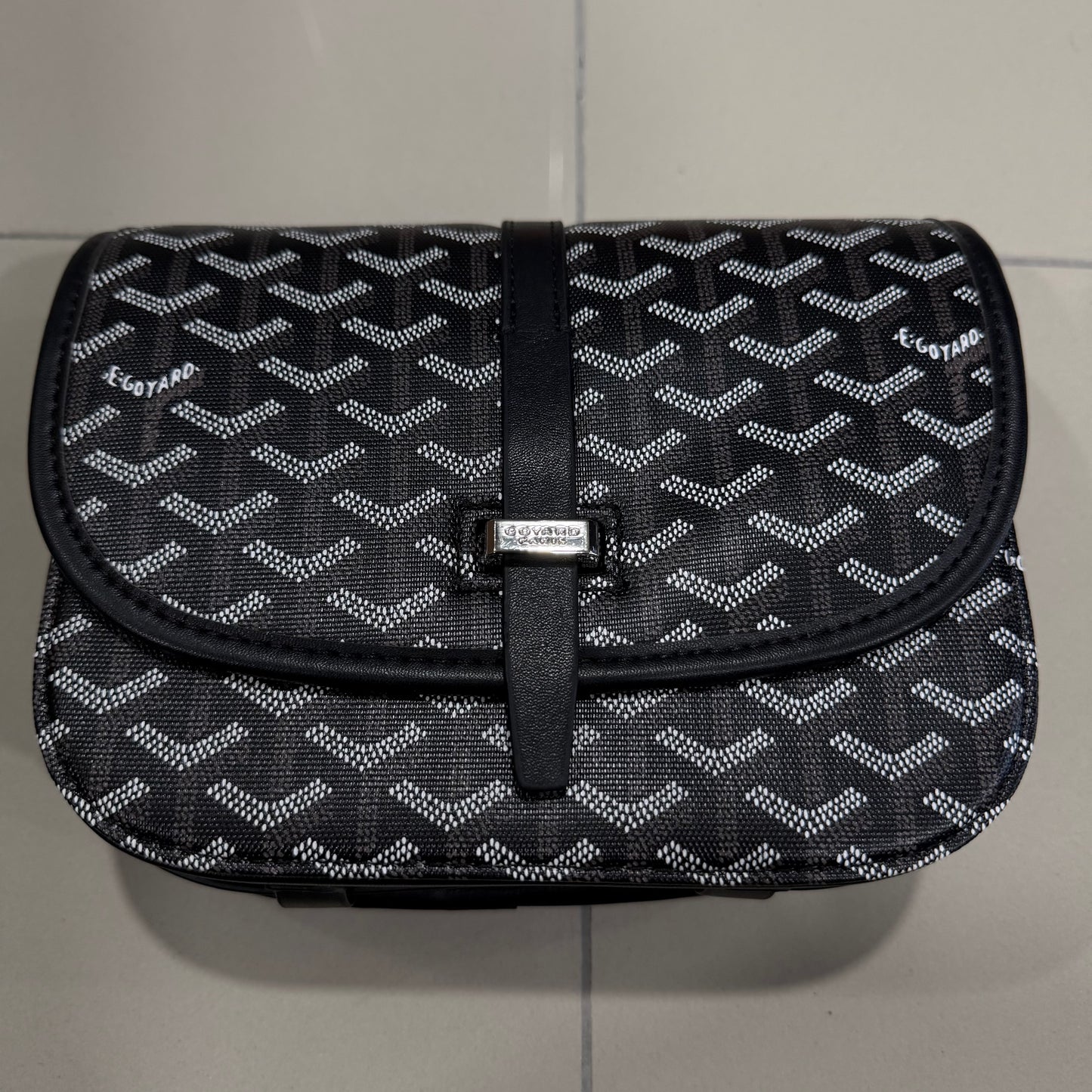 GOYARD negra