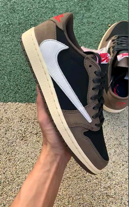 Jordan Retro 1 Travis mocha (A LA MANO)