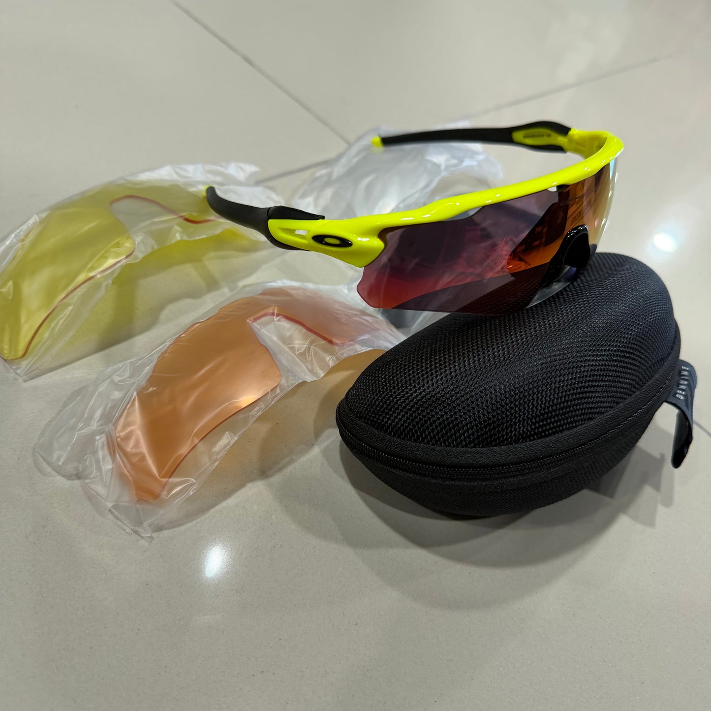 OAKLEY 5 lentes negra neón