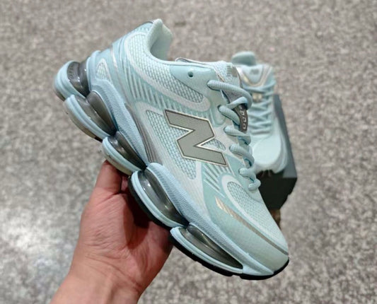 New Balance 2000 baby blue woman  (A LA MANO)
