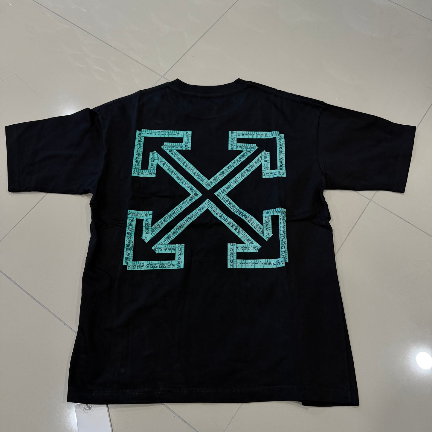 Off White Negra Aqua regla