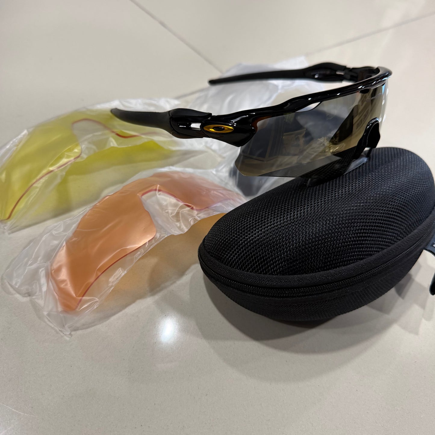 OAKLEY 5 lentes negra oro