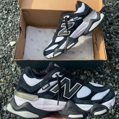 New Balance 9060 Black and white PEDIDOS