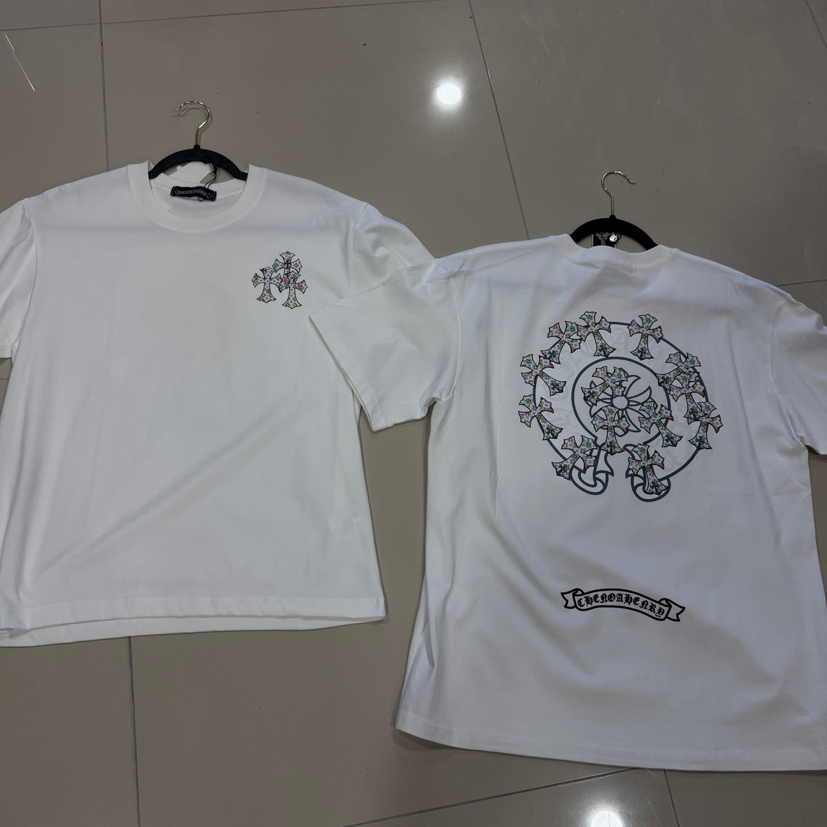 Camisa Chrome Hearts Blanca con cruces multicolor